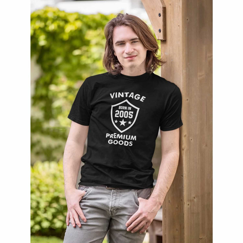 Vintage Premium Born In 2005 18th Birthday T Shirt For Men